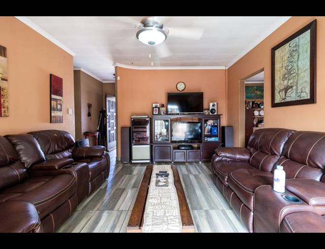 3 BEDROOM HOUSE FOR SALE IN MAYBERRY PARK